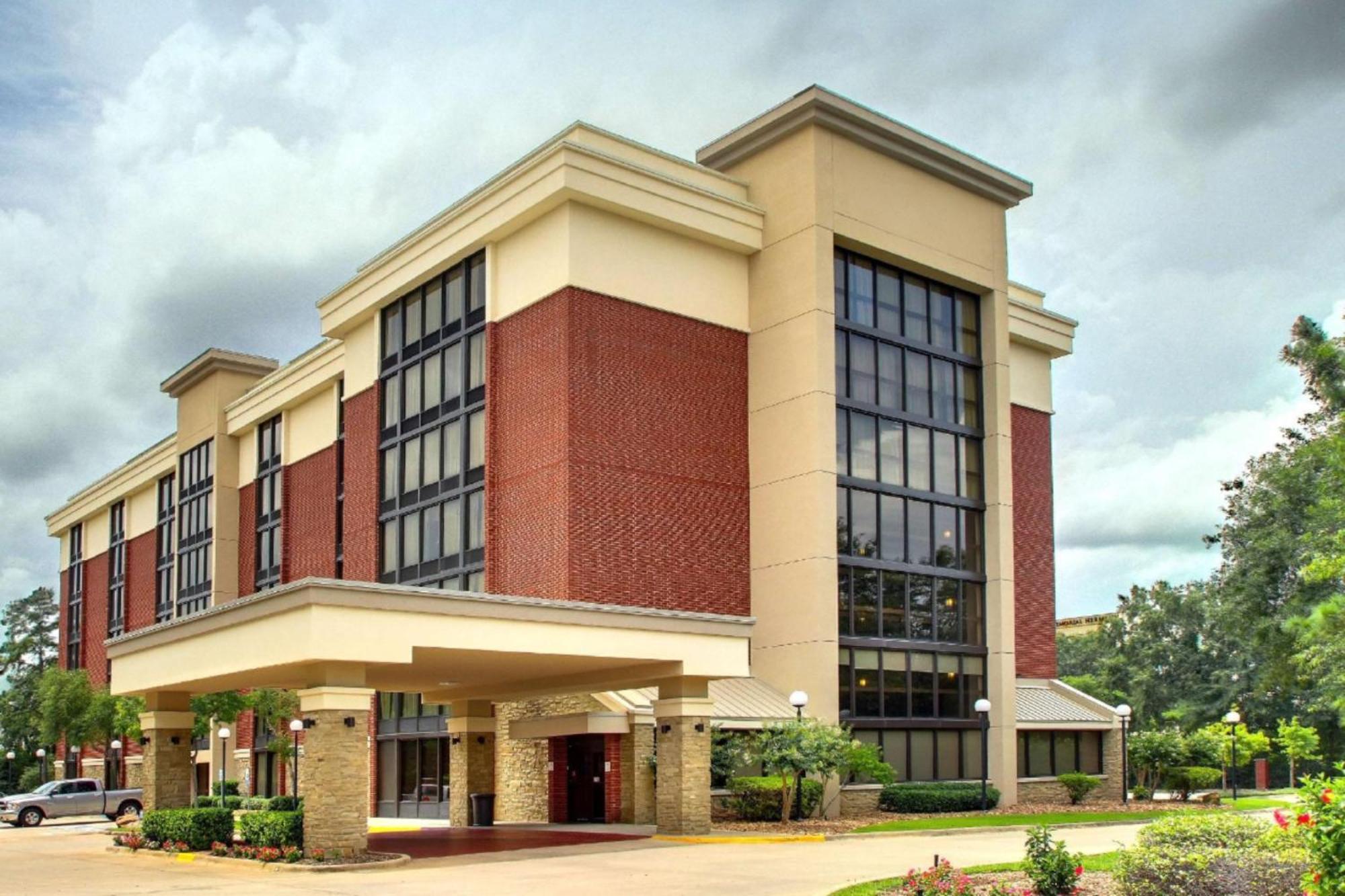 Heritage Inn & Suites The Woodlands, Trademark By Wyndham Exterior photo