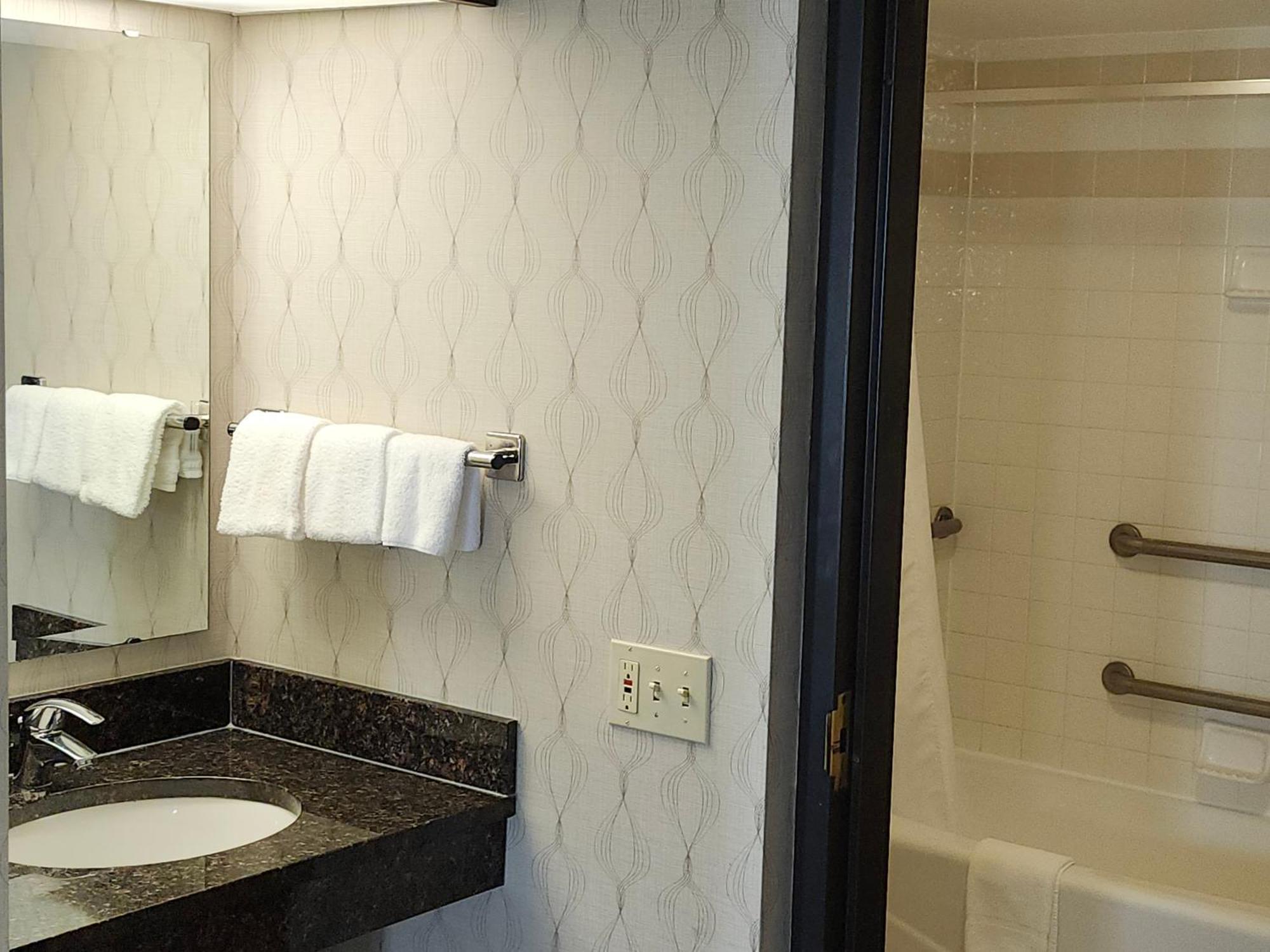 Heritage Inn & Suites The Woodlands, Trademark By Wyndham Exterior photo