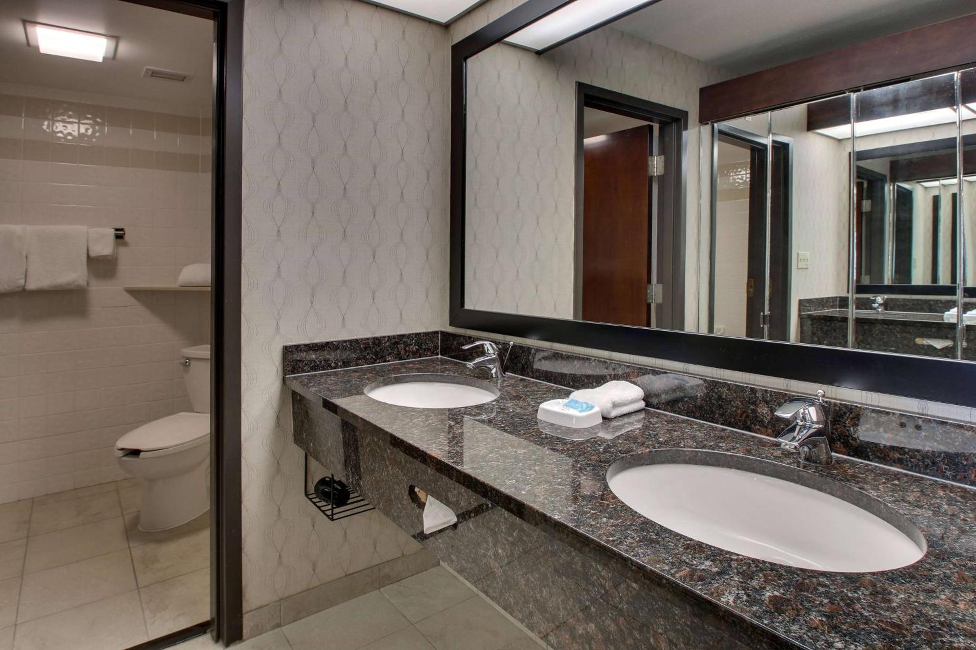 Heritage Inn & Suites The Woodlands, Trademark By Wyndham Exterior photo