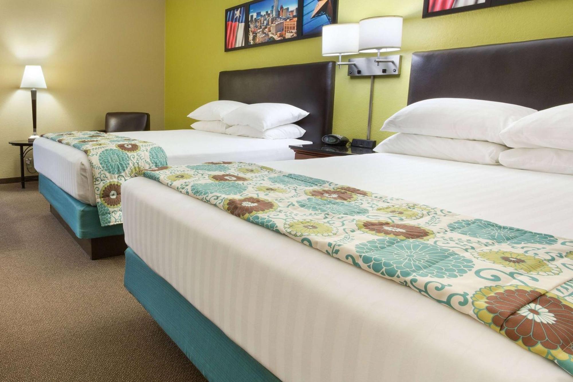 Heritage Inn & Suites The Woodlands, Trademark By Wyndham Exterior photo